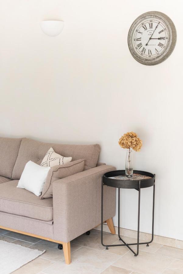 La Petite Ruche, 1 Bedroom Gite In The Luberon أبْتْ المظهر الخارجي الصورة