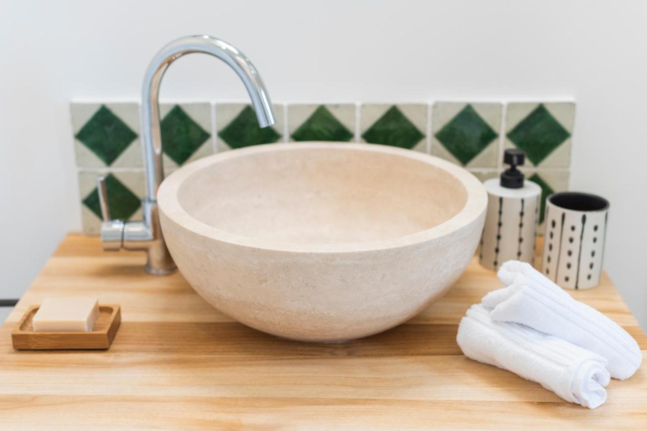 La Petite Ruche, 1 Bedroom Gite In The Luberon أبْتْ المظهر الخارجي الصورة