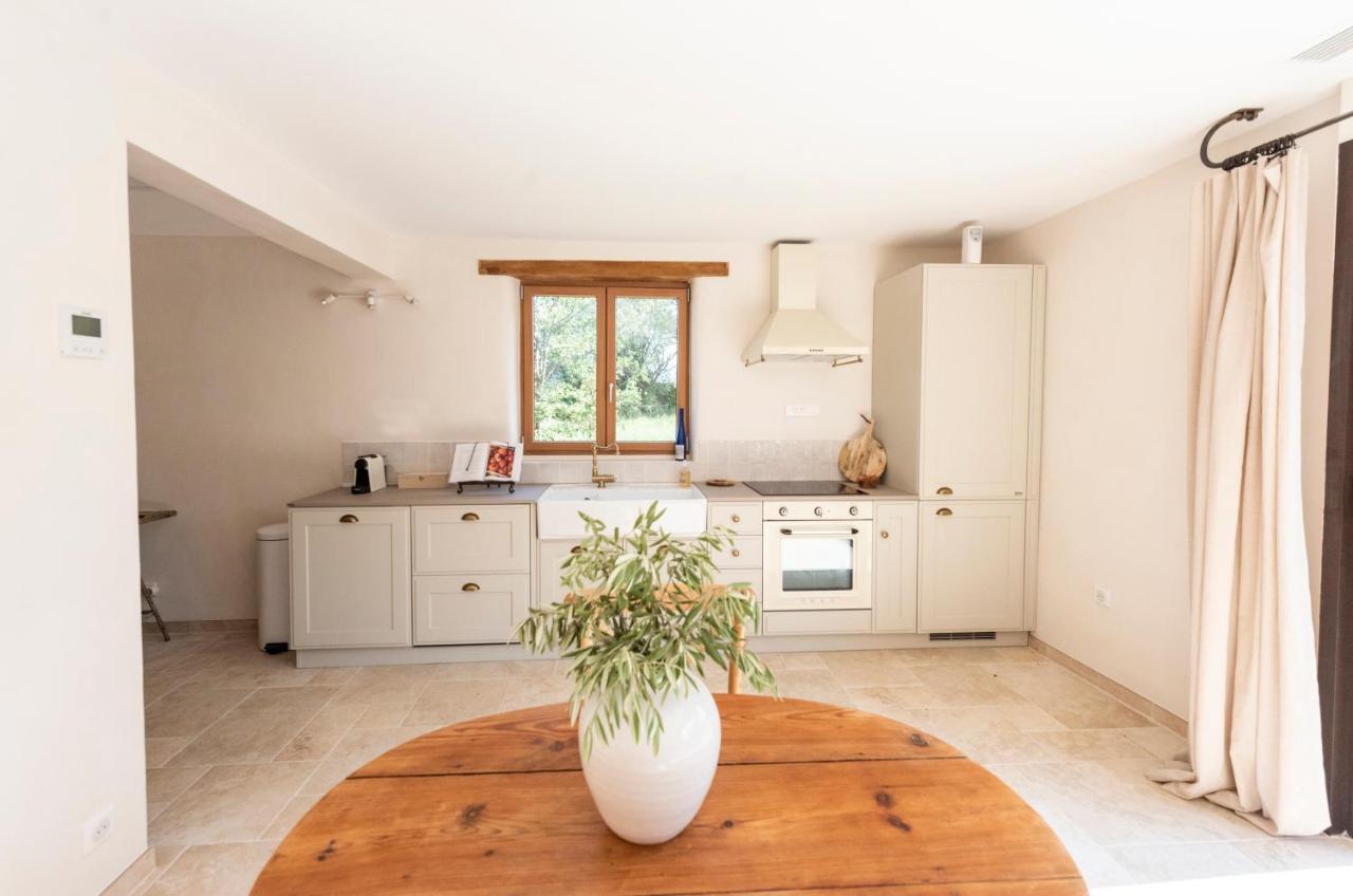 La Petite Ruche, 1 Bedroom Gite In The Luberon أبْتْ المظهر الخارجي الصورة