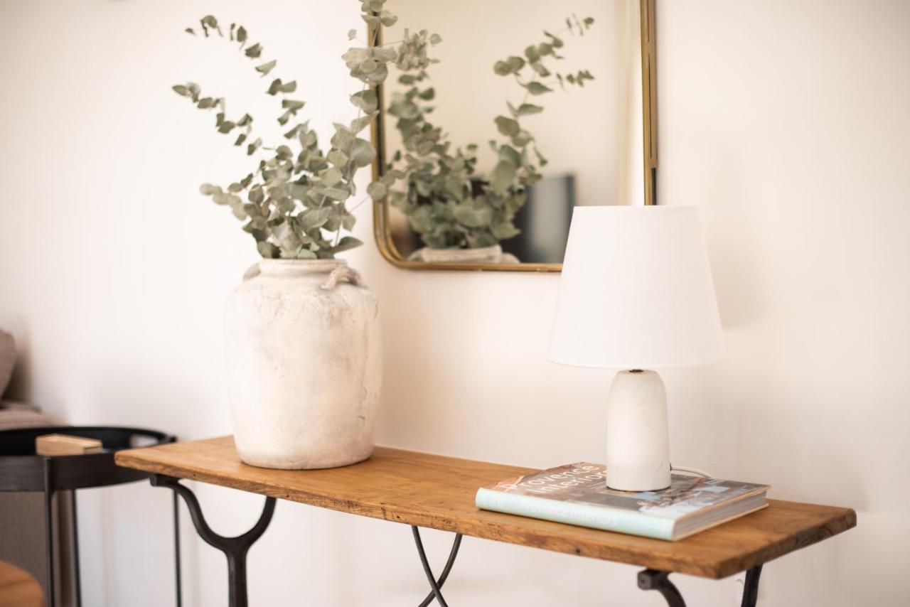 La Petite Ruche, 1 Bedroom Gite In The Luberon أبْتْ المظهر الخارجي الصورة
