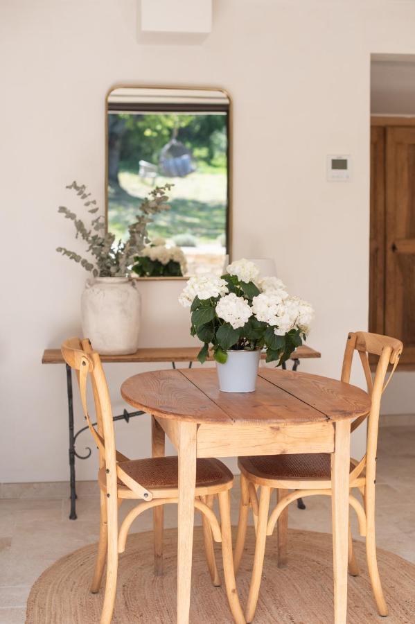 La Petite Ruche, 1 Bedroom Gite In The Luberon أبْتْ المظهر الخارجي الصورة